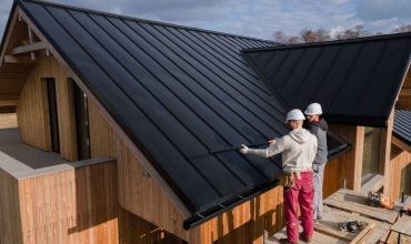 full-shot-roofers-working-together-with-helmets